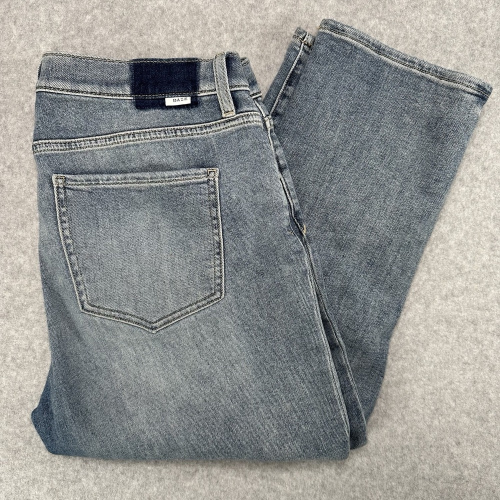 DAZE Denim "Straight Up" Light Wash‎  Distressed Jeans - Size 32 Petite